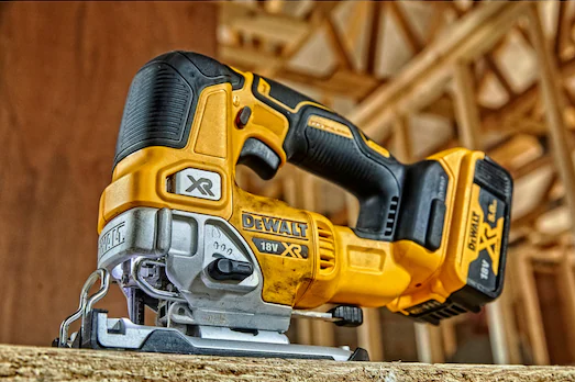 Sierra calar XR 18V 3200cpm con 2 baterías 5Ah